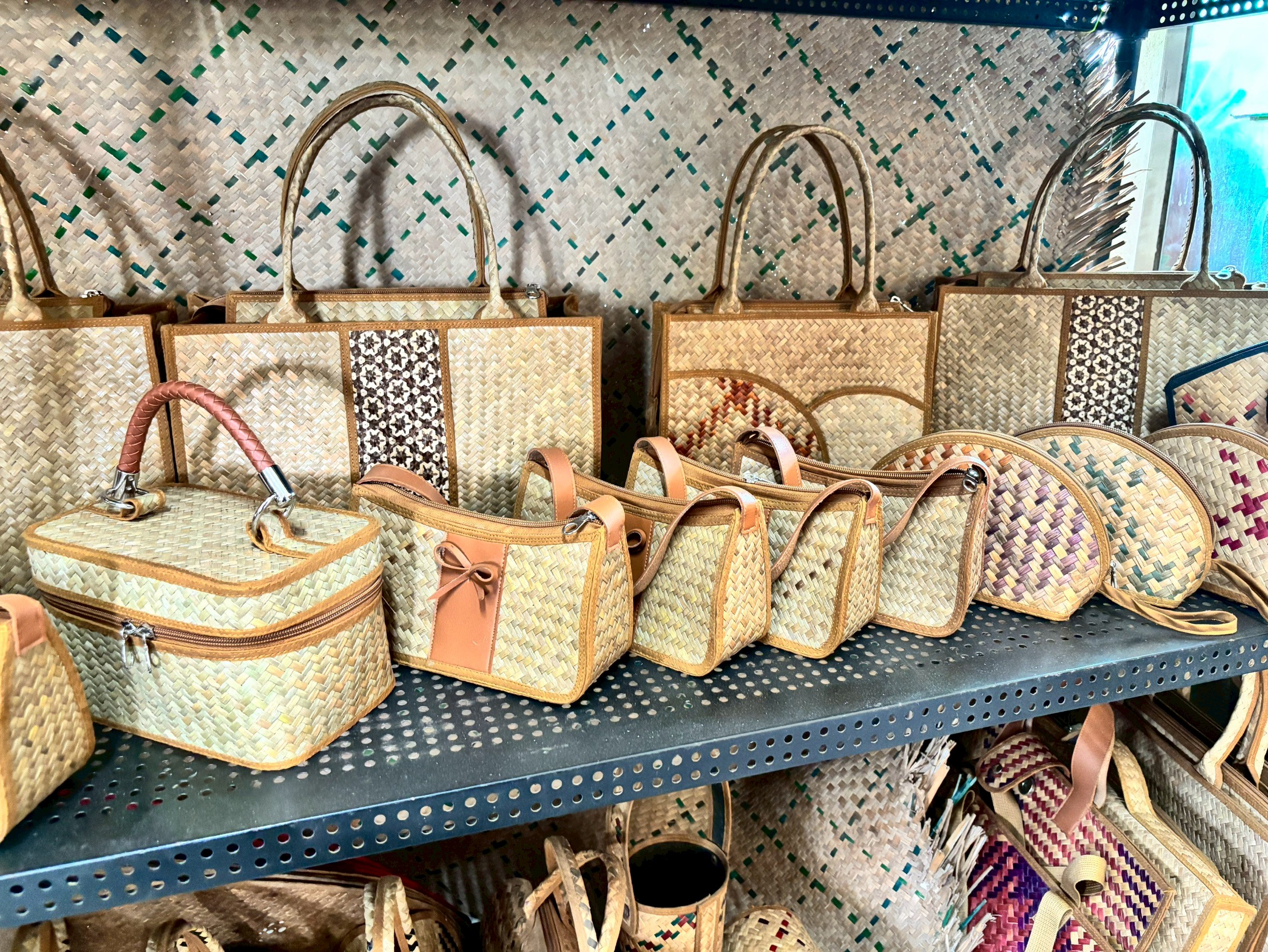 title - ผู้ตรวจราชการ ส.ป.ก. ลงพื้นที่ตรวจราชการ ร่วมกับ ผู้ตรวจราชการกระทรวงเกษตรและสหกรณ์ ณ กลุ่มวิสาหกิจชุมชนแปรรูปผลิตภัณฑ์กระจูดรายา จังหวัดนราธิวาส